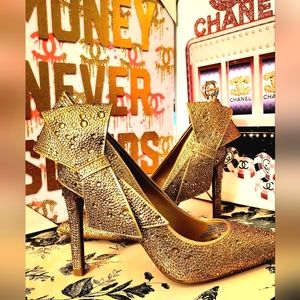Women's INC Gold Bow and Rhinestone pumps NWT *no box* sz5